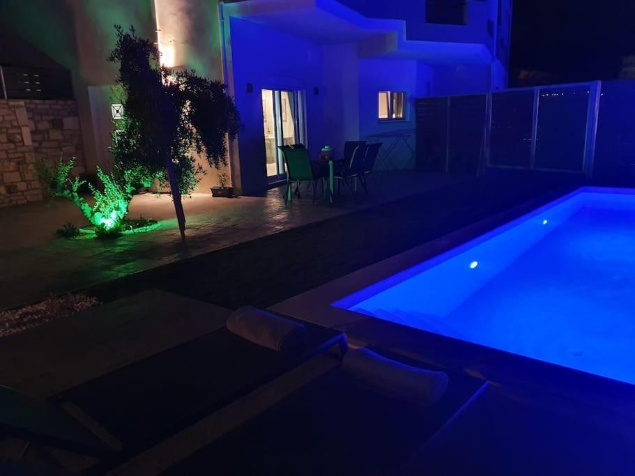 Villa Sheila With Private Pool Roumelí Exteriér fotografie