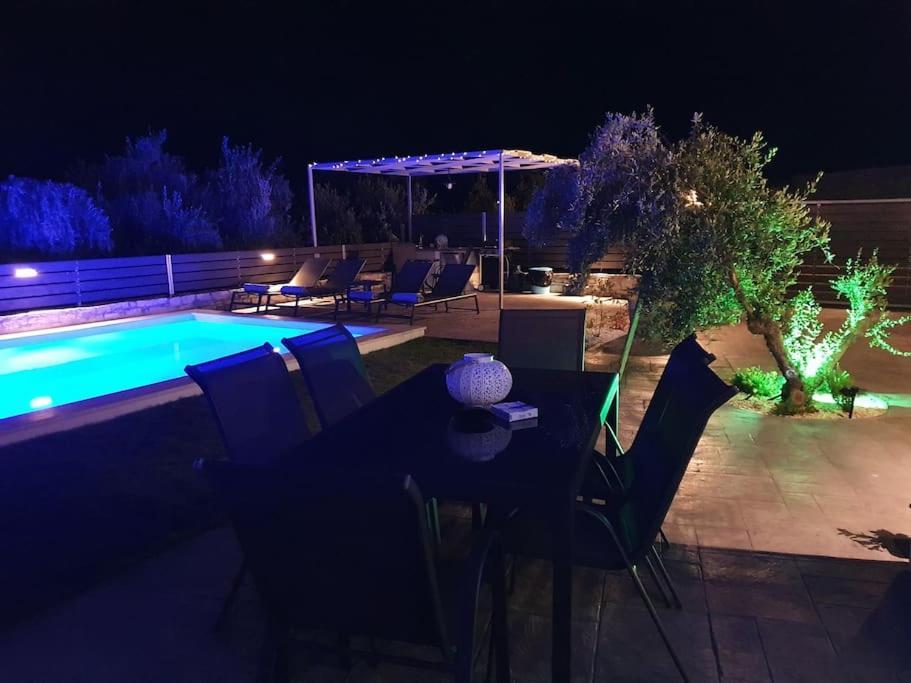 Villa Sheila With Private Pool Roumelí Exteriér fotografie