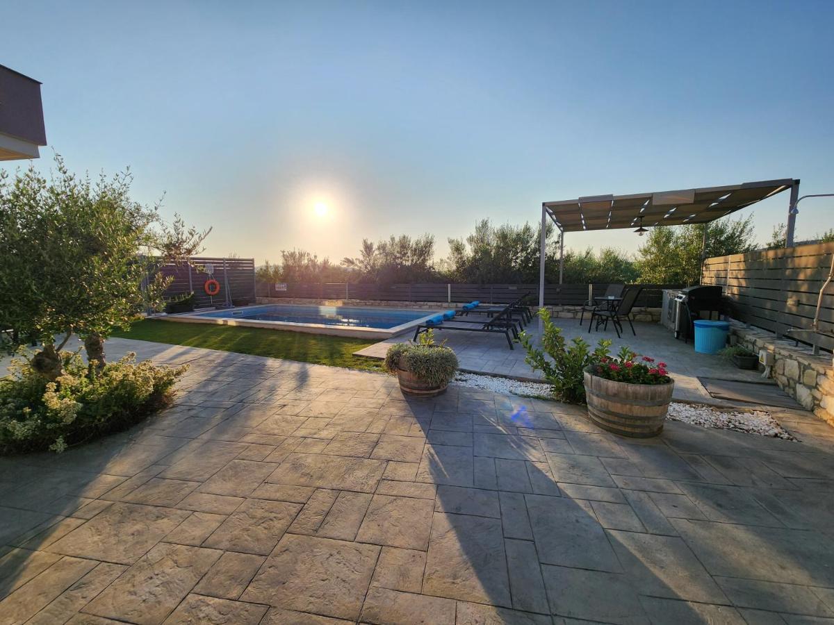Villa Sheila With Private Pool Roumelí Exteriér fotografie