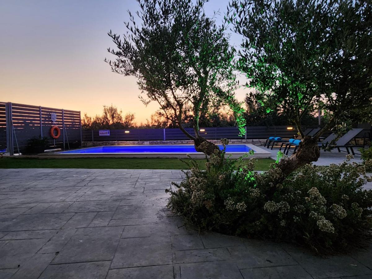 Villa Sheila With Private Pool Roumelí Exteriér fotografie