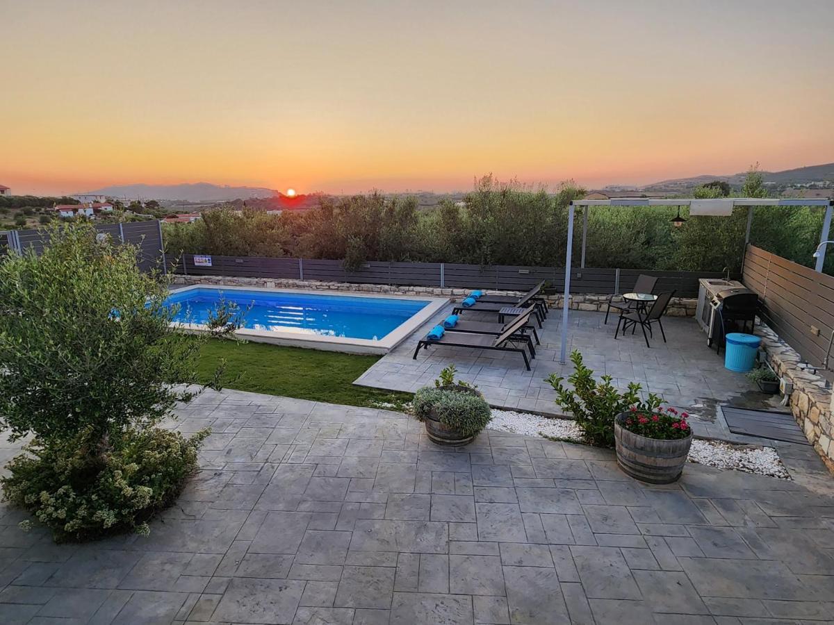 Villa Sheila With Private Pool Roumelí Exteriér fotografie